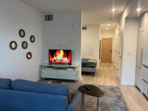 Calypso- Hollywood Apartment with Pool, Gym & FREE Parking